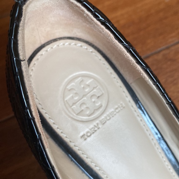 Tory Burch Black Quilted Patent Leather Quinn Wedge Sz 8 - Picture 12 of 14